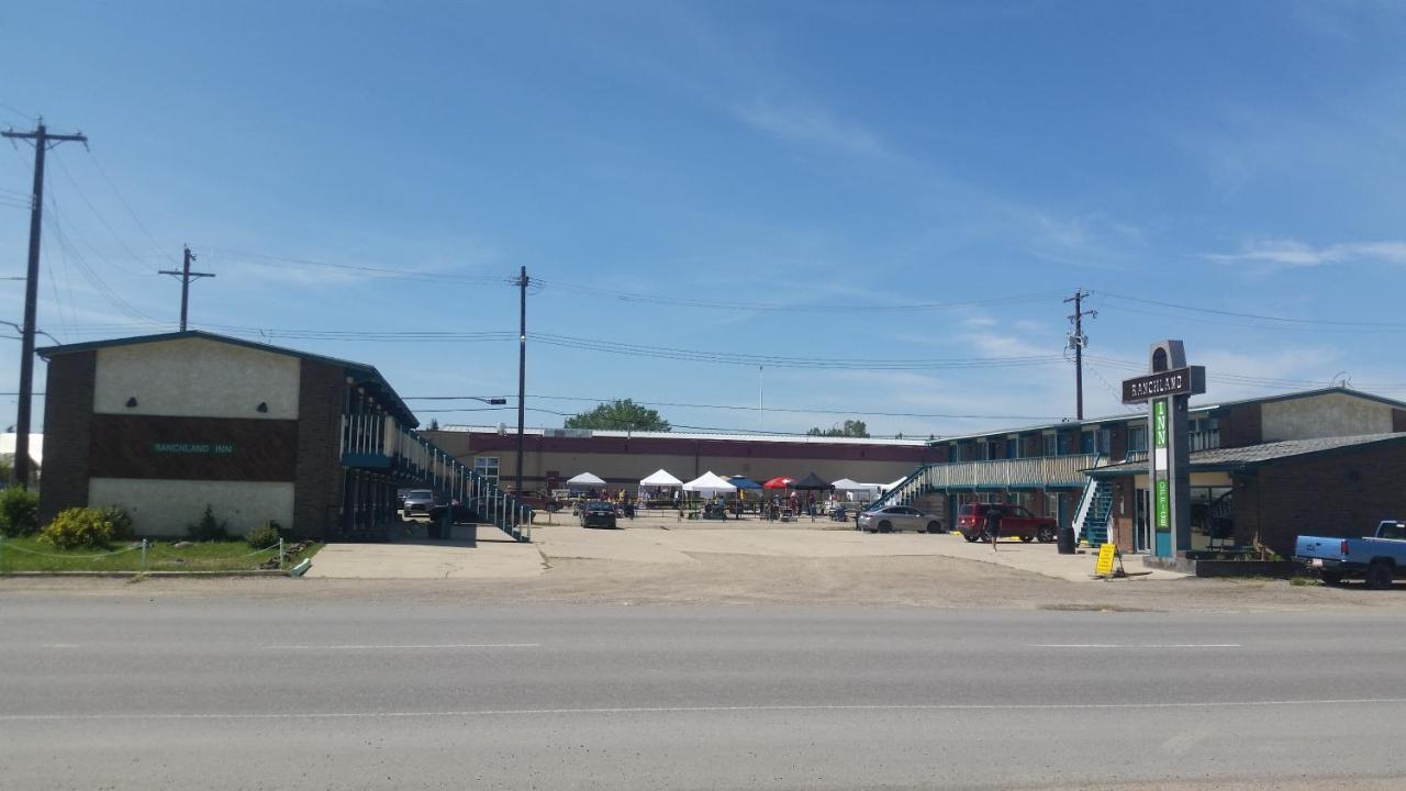 Ranchland Inn Nanton Exterior photo