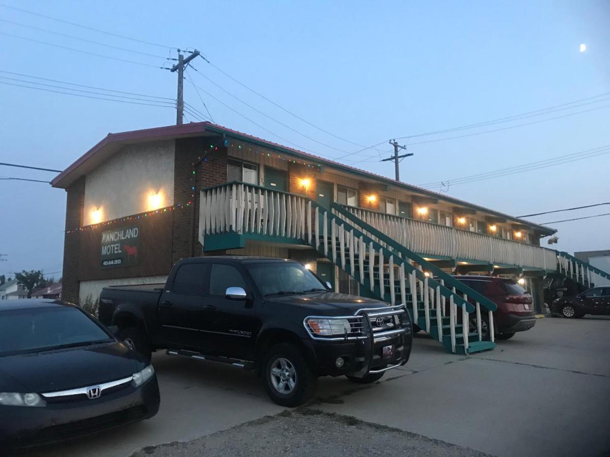 Ranchland Inn Nanton Exterior photo