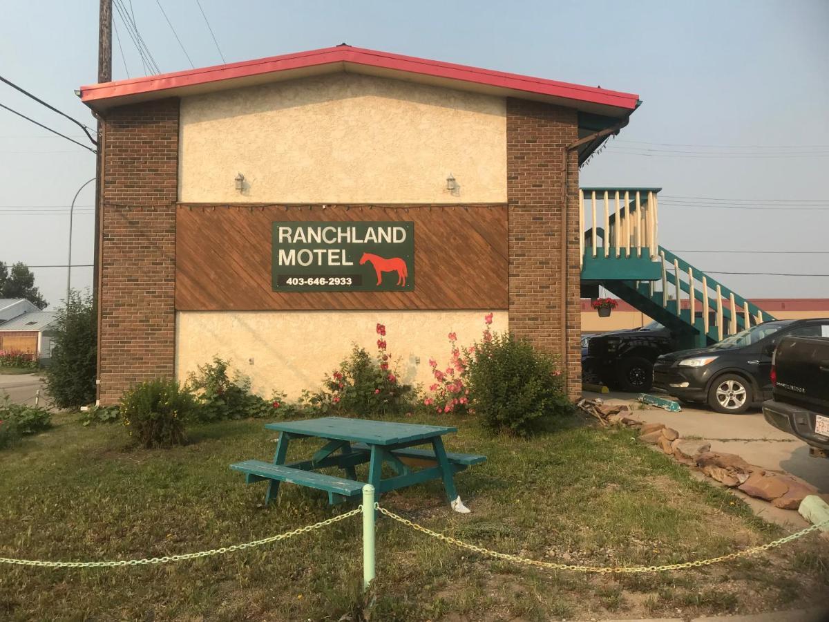 Ranchland Inn Nanton Exterior photo