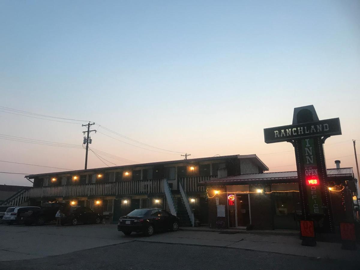 Ranchland Inn Nanton Exterior photo
