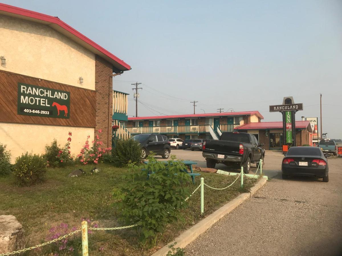 Ranchland Inn Nanton Exterior photo