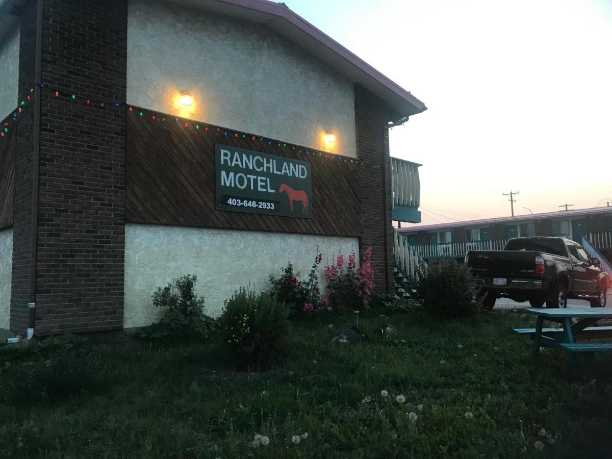 Ranchland Inn Nanton Exterior photo